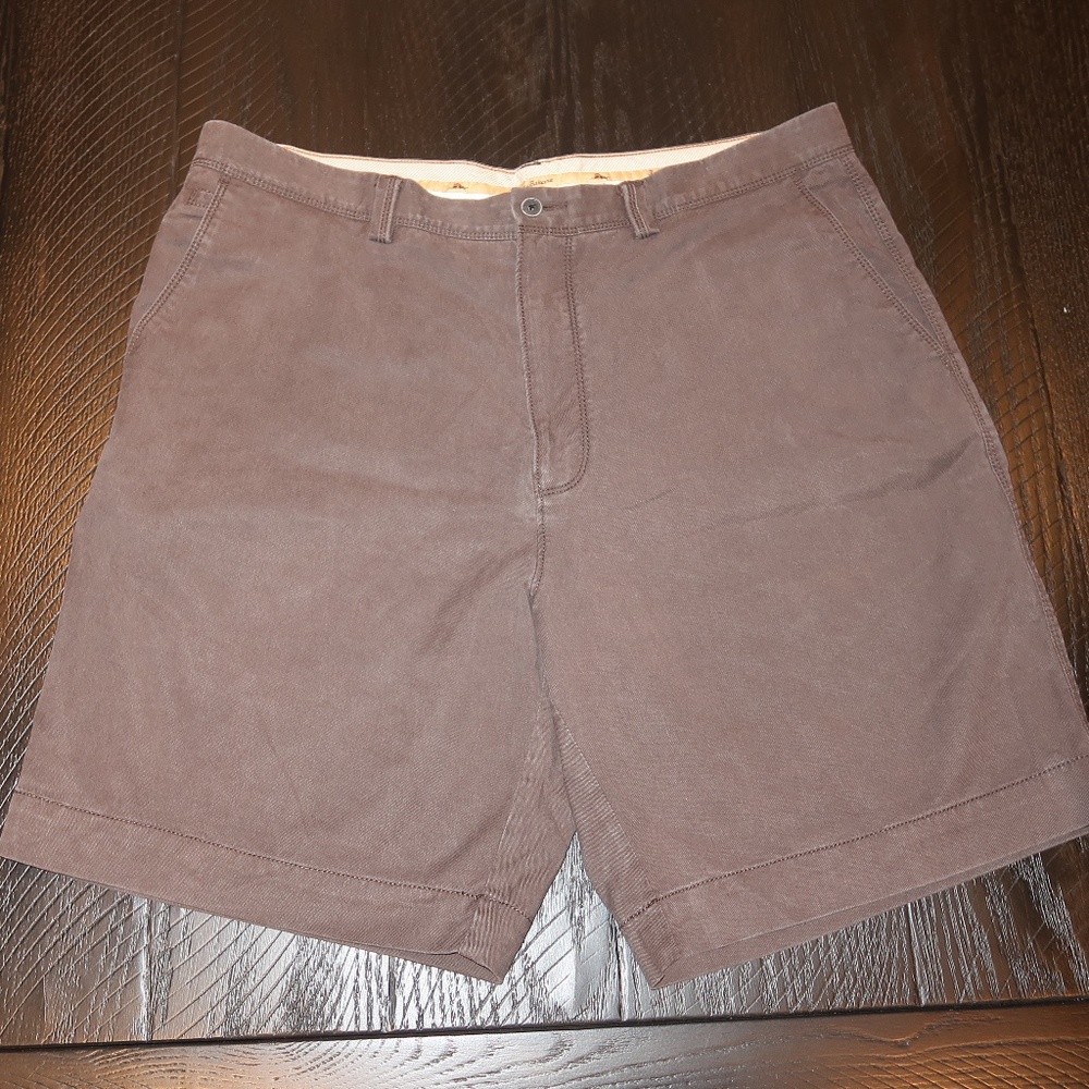 Tommy Bahama Brown Shorts- Cargo style